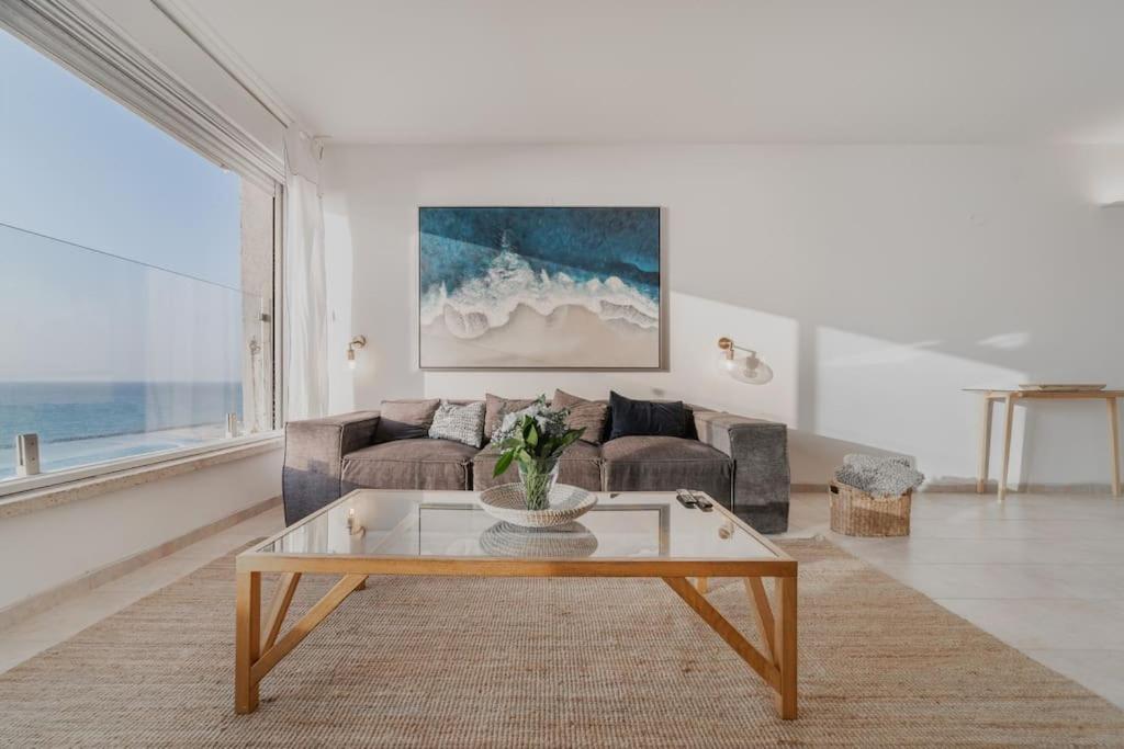 Beachfront Apartment With Breathtaking Sea View Нетания Екстериор снимка